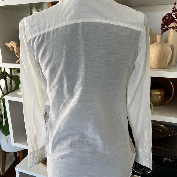 White button up collared shirt blouse in XS - Picture 6 of 8